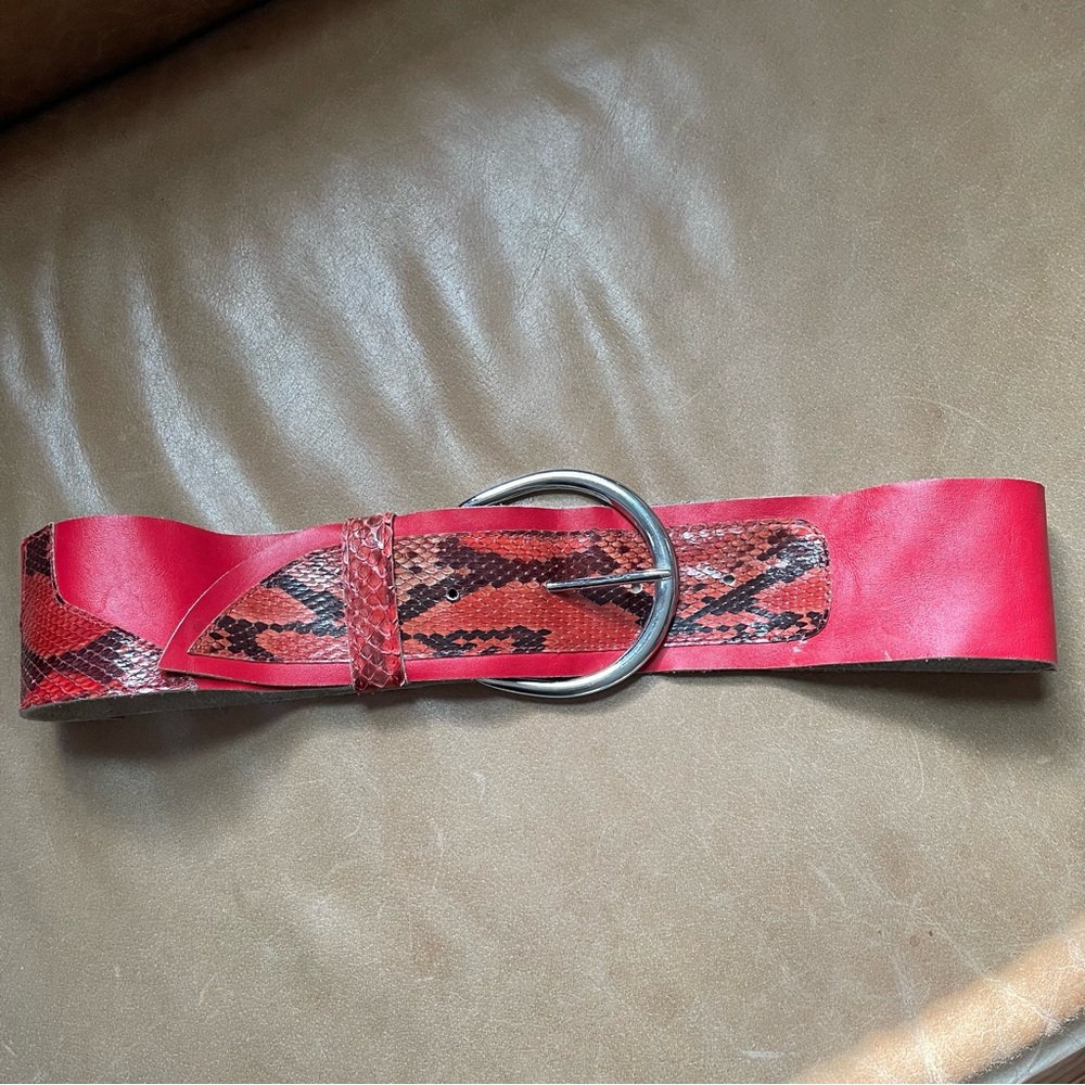 Rare red leather snakeskin vintage wide large statement buckle belt textured